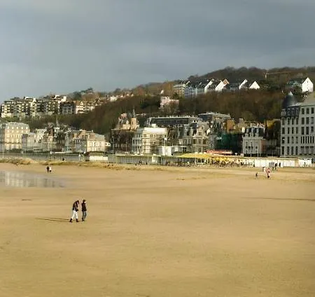 Sur Mer Vue Sur La Touque * トルヴィル＝シュル＝メール